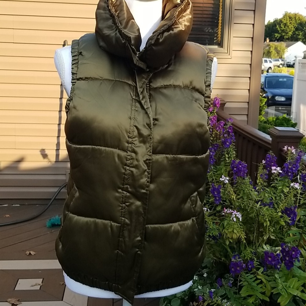 OLD NAVY VEST - Picture 3 of 12